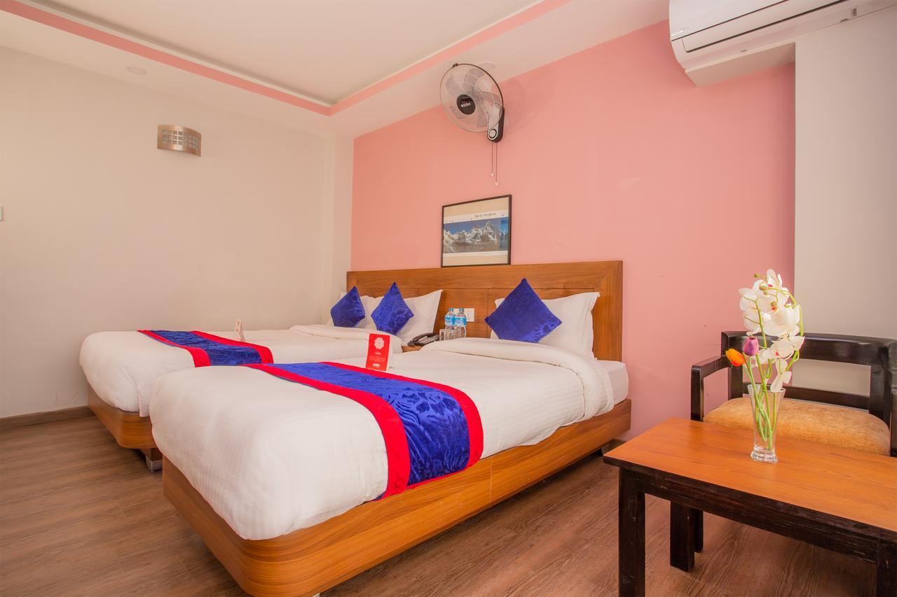 Oyo 136 Hotel Om Plaza Kathmandu Buitenkant foto
