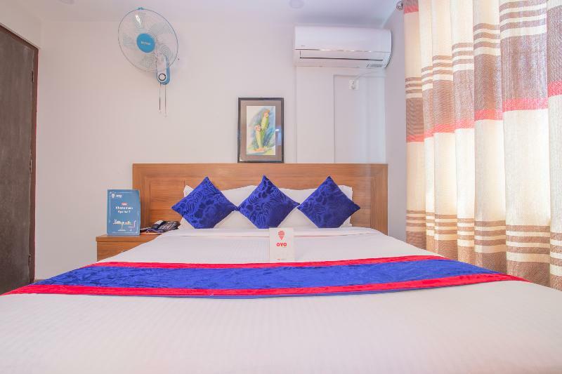 Oyo 136 Hotel Om Plaza Kathmandu Buitenkant foto